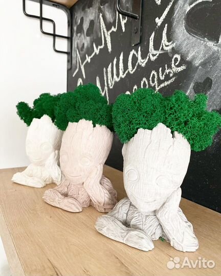 Статуэтка грут череп девочка со мхом