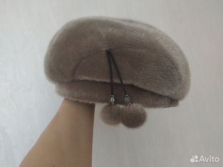 Женские меховые шапки