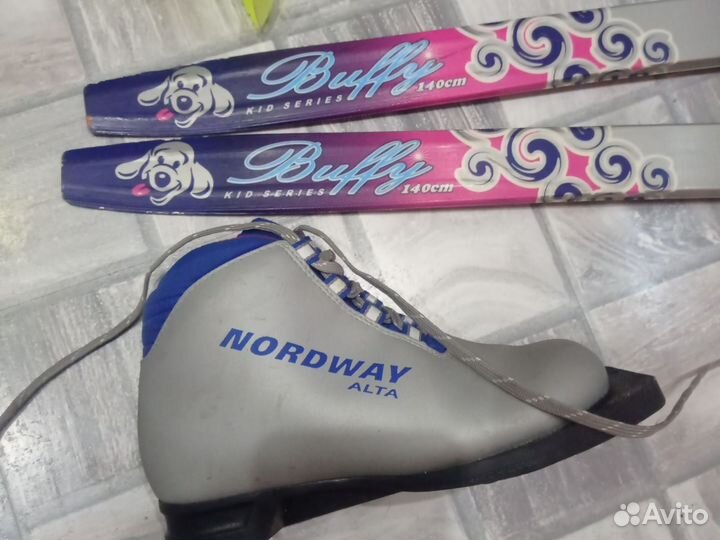 Лыжи детские 2 комплекта(лыжи, палки, ботинки)