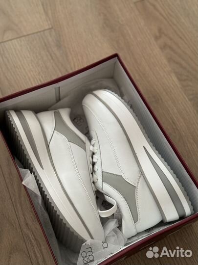 Кроссовки, спортивные туфли