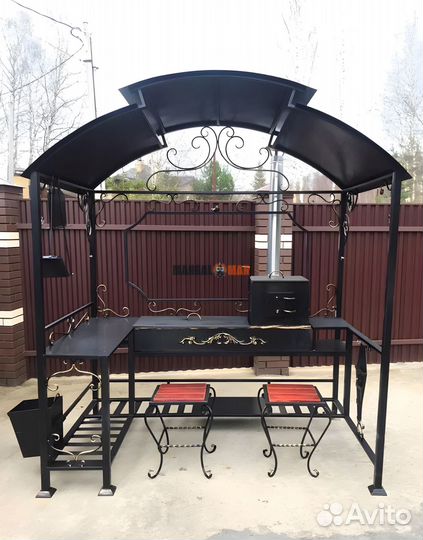 Мангал с крышей