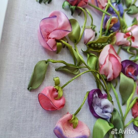 Картина вышитая шелковыми лентами. Горошек