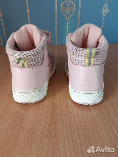 Ботинки демисезонные для девочки 23 размер