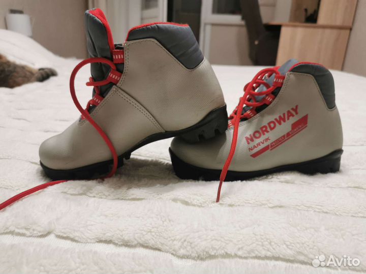 Лыжные ботинки