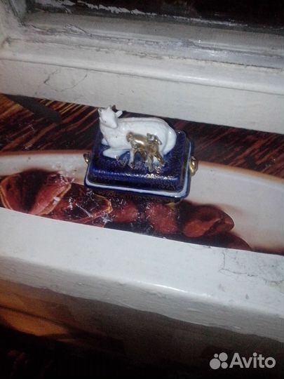 Фарфор статуэ-шкатулка ссср1955г(редк.) Дулёво