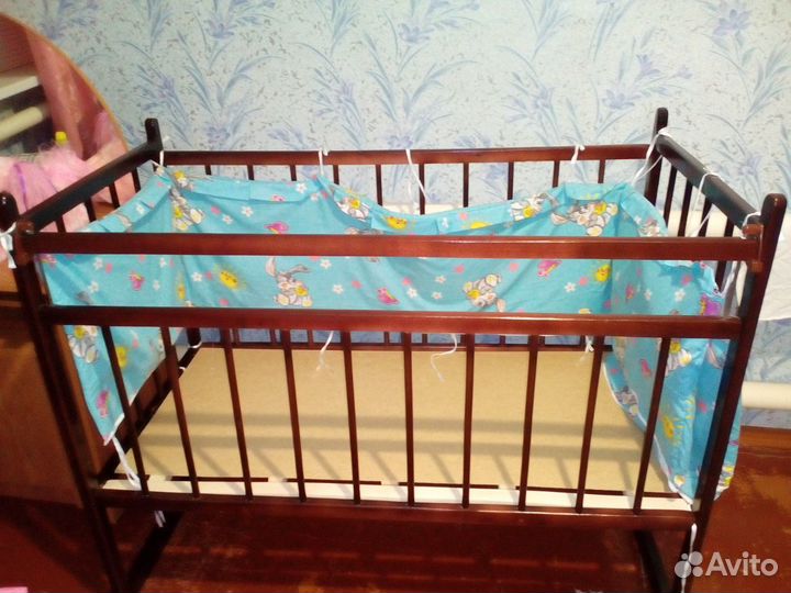 Продам детскую кроватку