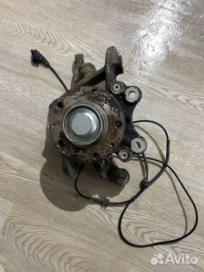 Кулак поворотный Peugeot 407 задний правый