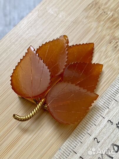 Брошь янтарь сссс лист