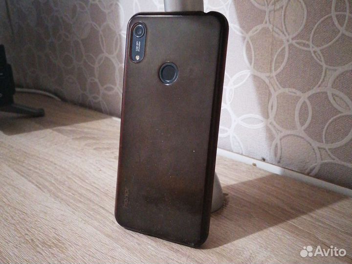 Телефон Honor 8а