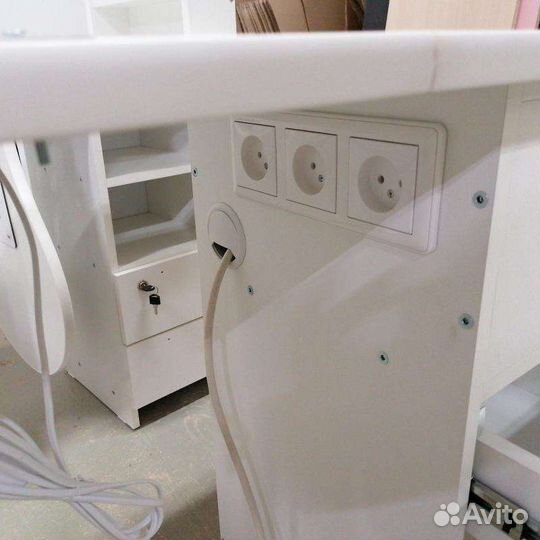 Маникюрный стол складной бу