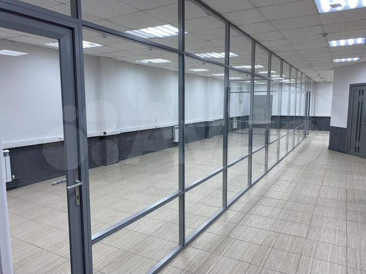 Помещение с отдельным входом, 176.5 м²