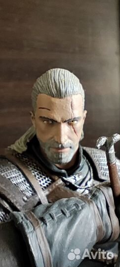 Ведьмак Геральт фигурка Dark horse