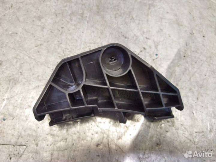 Кронштейн заднего бампера задний левый Toyota