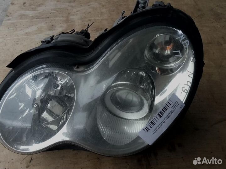 Фара левая Mercedes-Benz C-Class