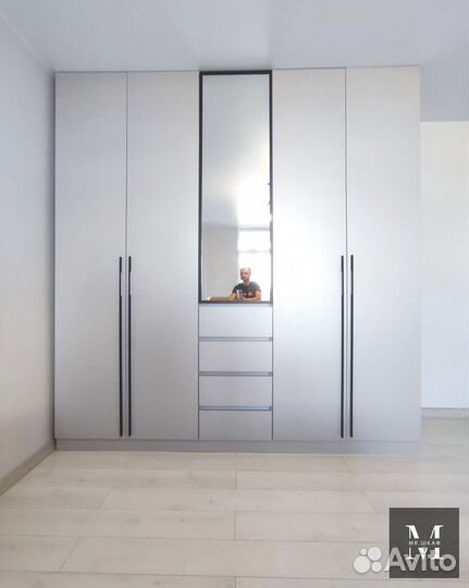 Шкаф распашной с зеркалом