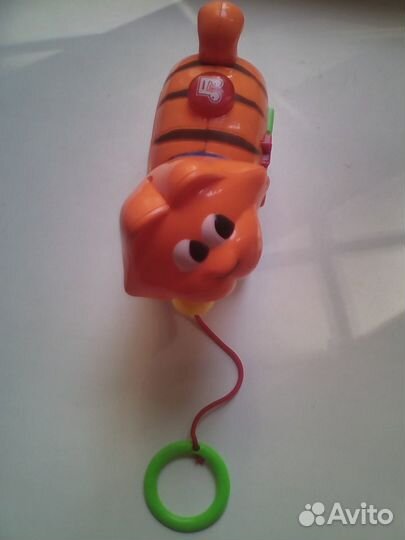 Кот музыкальный на колесиках: мяукает, квакает