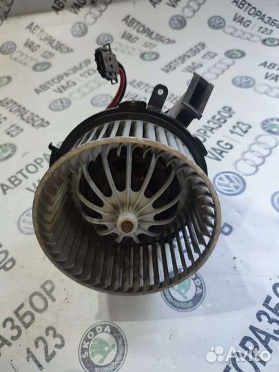 Мотор печки Audi A4 B8