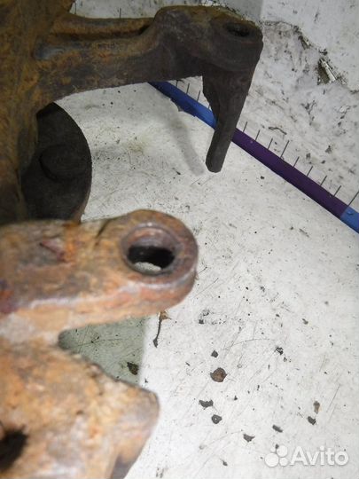 Кулак передний левый Ford Focus I