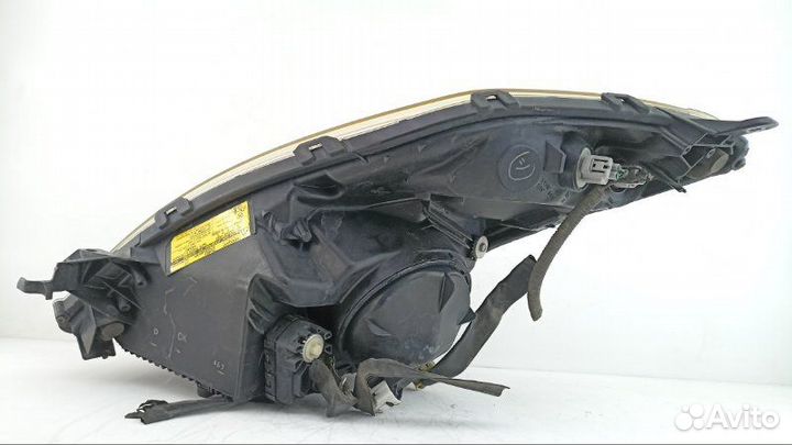 Фара правая Toyota Prius NHW20