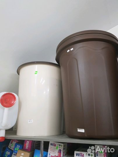 Баки хозяйственные мусорные баки