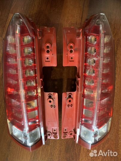 Фонарь задний Cadillac SRX