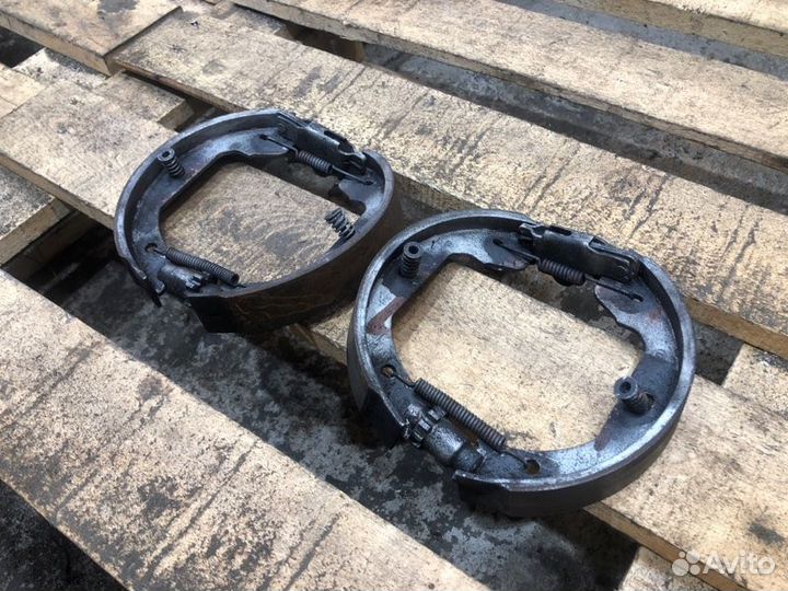 Колодки стояночного тормоза Bmw 6 E63 N62B48