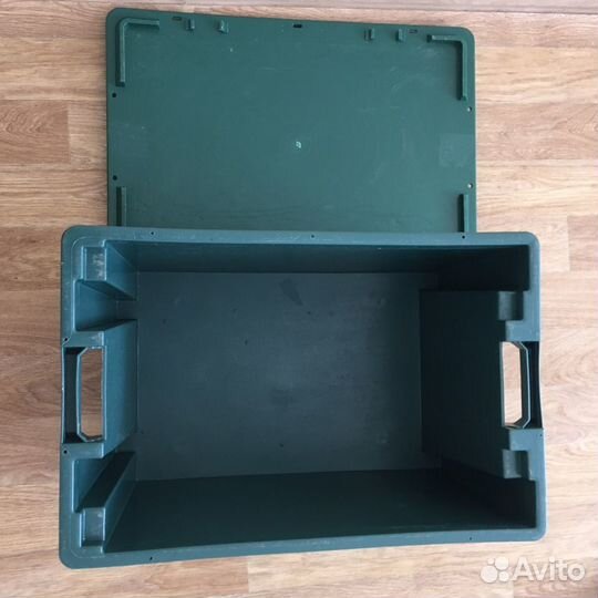 Ящики пластиковые с крышкой, цена указана за 4 шт