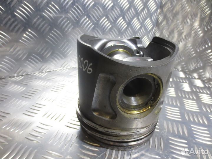 Поршень Iveco 504198895