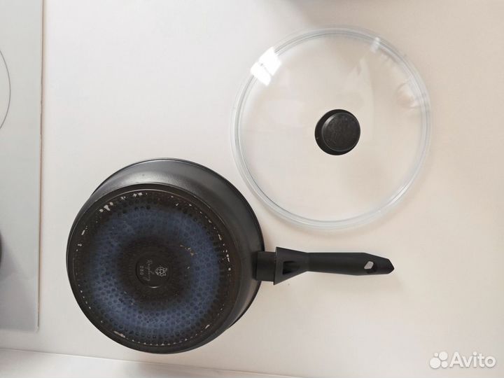 Сковорода с крышкой 28 см б/у