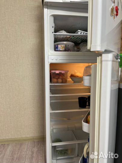 Холодильник бу indesit