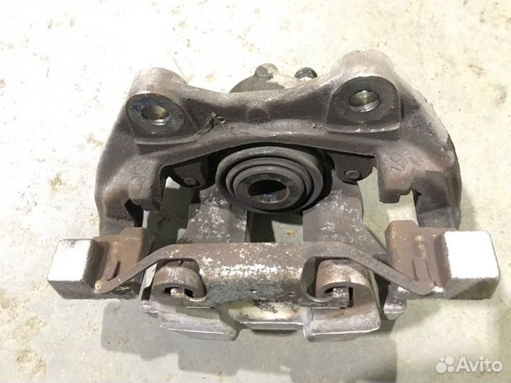 Суппорт задний левый Mercedes-Benz E-Class W212