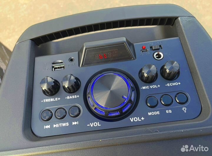 Колонка музыкальная с беспроводным микрофоном