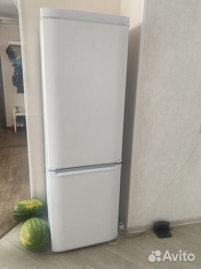 Холодильник hotpoint ariston бу