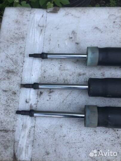 Амортизатор задний jeep grand cherokee WK2