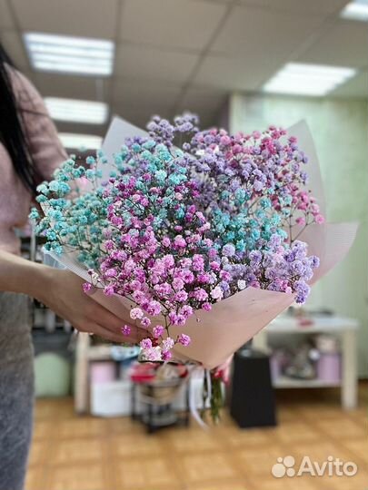 Букет с гипсофилой для девушки