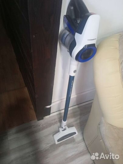 Пылесос вертикальный