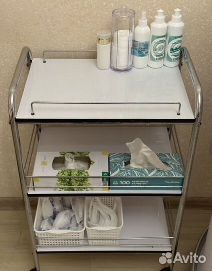 Медицинская тележка