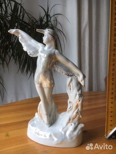 Статуэтка «Балерина аист»