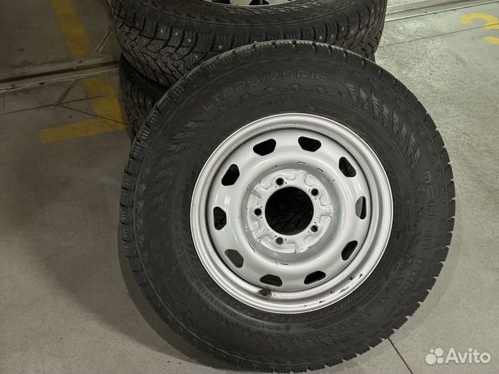 Зимние шипованные 225/75/R16 Nokian Tyres Hakk