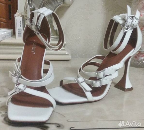 Босоножки женские 38 размер новые