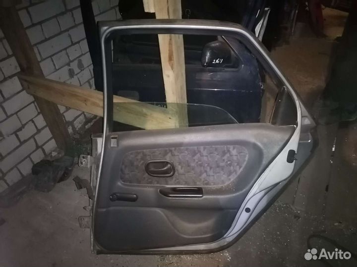 Дверь задняя правая renault laguna 1