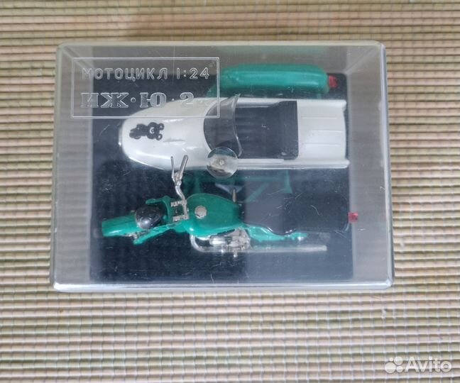 Модель мотоцикла 1:24. иж-Ю-2К