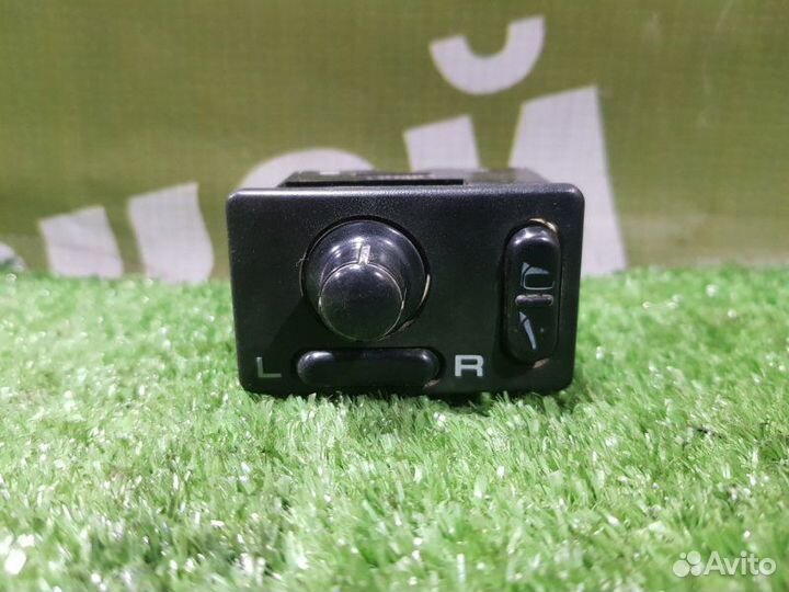 Блок управления зеркалами Nissan Wingroad Y10