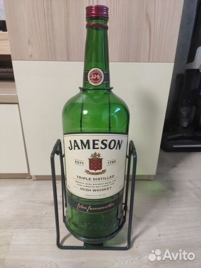 Бутылка из под виски качели