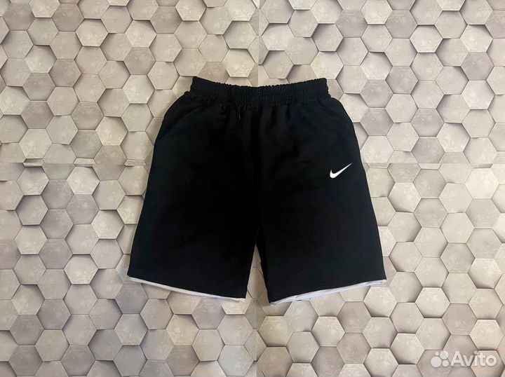 Спортивные шорты Nike