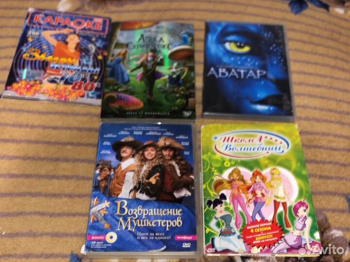 Диски с фильмами и играми