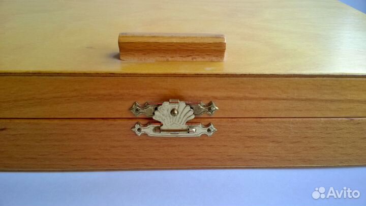 Коробка с крышкой на замочке, шкатулка