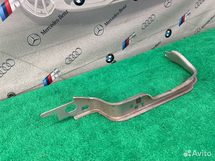 Кронштейн фары левый Audi A6 C8 dlha 2021
