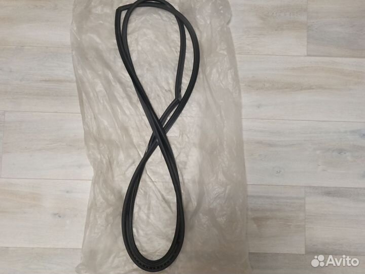 Молдинг стекла Nissan