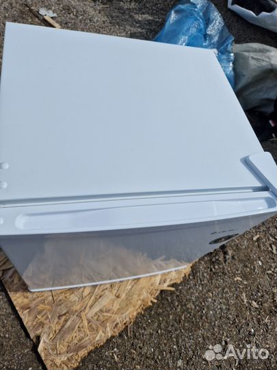 Холодильник маленький новый